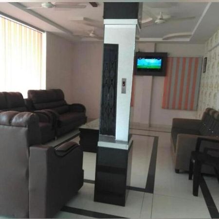 Oyo Flagship 80855 Hotel R Grand Vijayawāda Extérieur photo