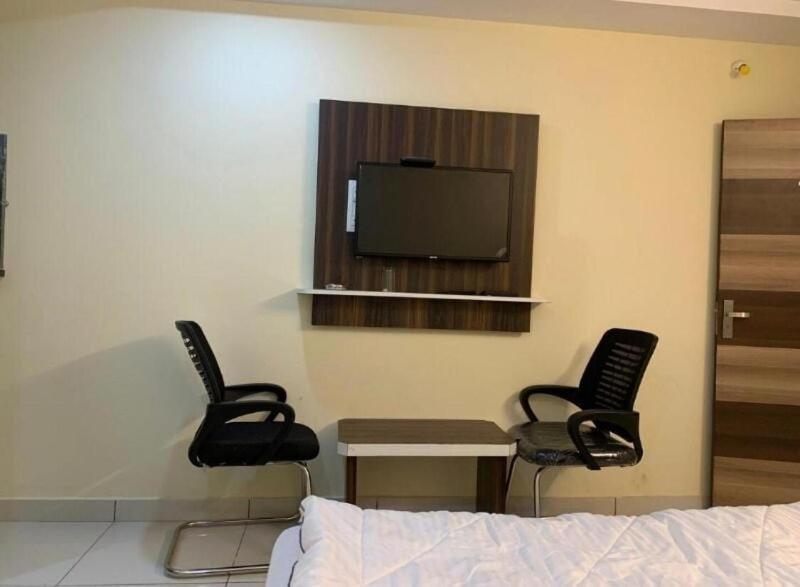 Oyo Flagship 80855 Hotel R Grand Vijayawāda Extérieur photo